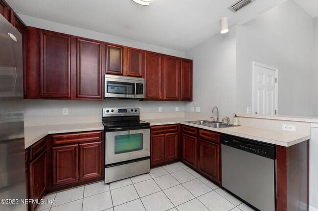 Building Photo - 8226 Green Parrot Rd