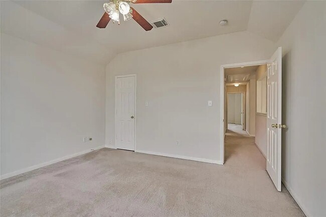 Building Photo - 511 Elm Ridge Dr