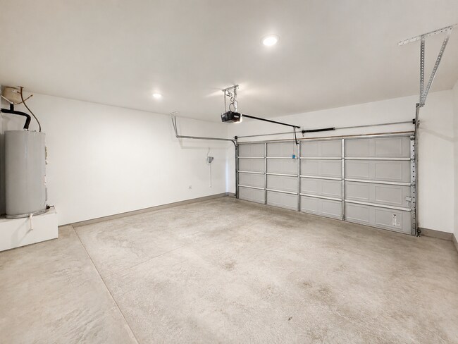 Building Photo - 715 Roanoke Dr