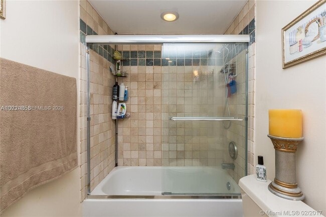 Building Photo - 2500 Parkview Dr