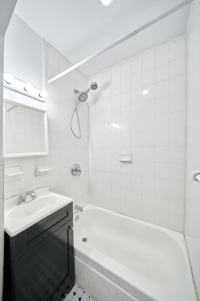 Building Photo - 1 bedroom in NEW YORK NY 10018