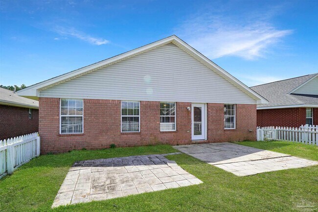 Building Photo - 28 Easton St