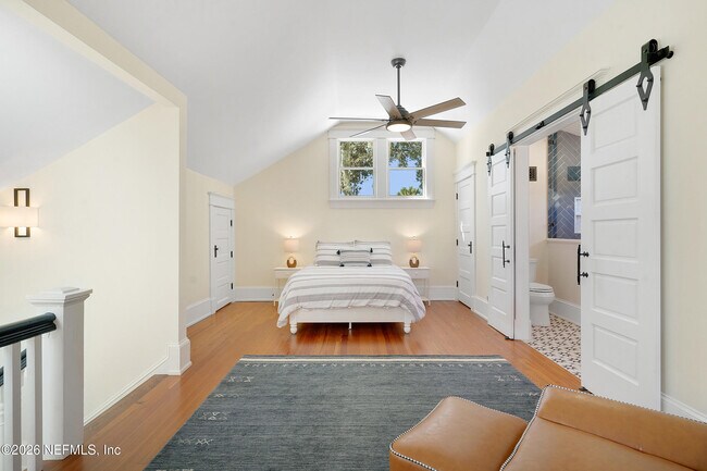 Building Photo - 290 St George St