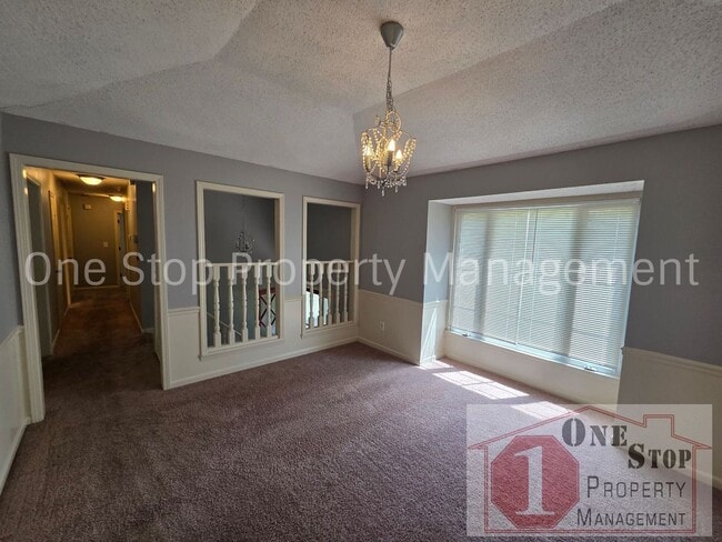 Building Photo - 4 Bedroom, 2.5 Bathroom Home in North Kansas City, Missouri