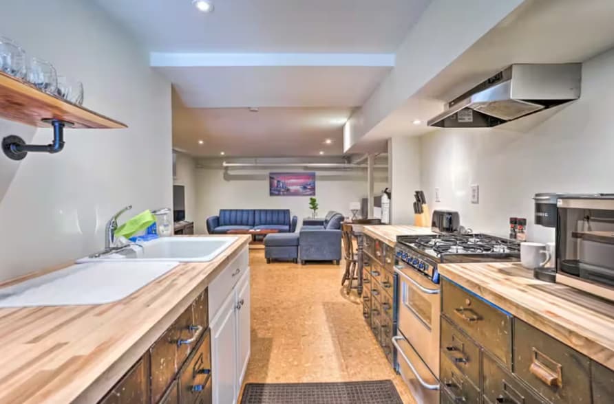 Kitchen - 3301 W Franklin St