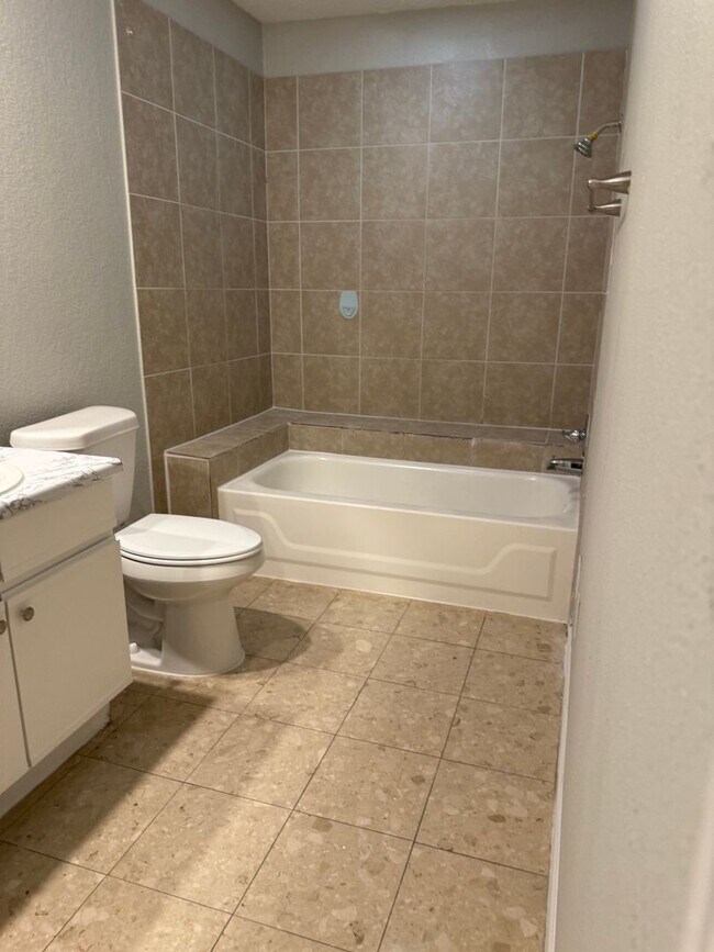 Building Photo - Charming 3-Bed, 2-Bath Home in Lewisville ...