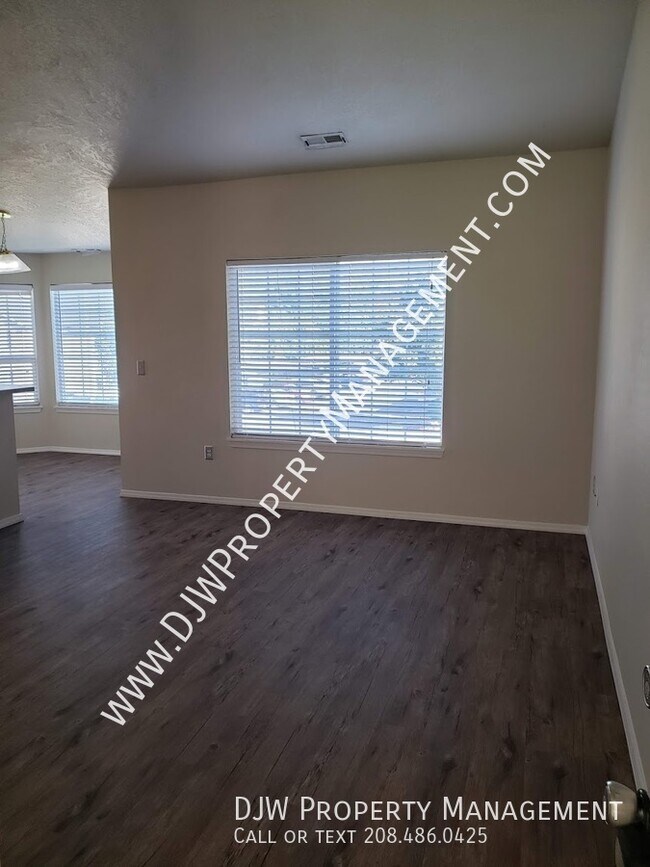 Building Photo - 188 N Avenger Ln