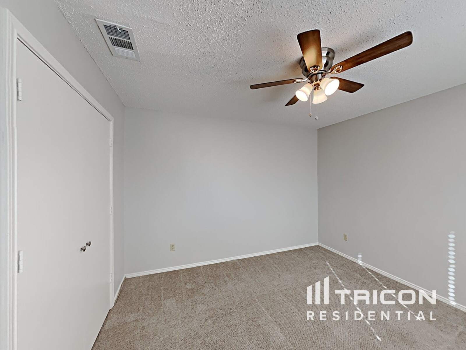 Building Photo - 1611 Sunset Village Dr