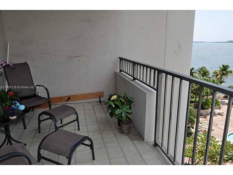 Building Photo - 520 Brickell Key Dr