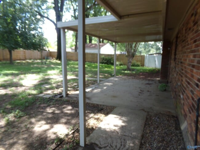 Building Photo - 1208 Cantwell Ave SW
