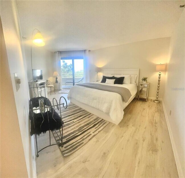 Building Photo - 5950 Pelican Bay Plaza S