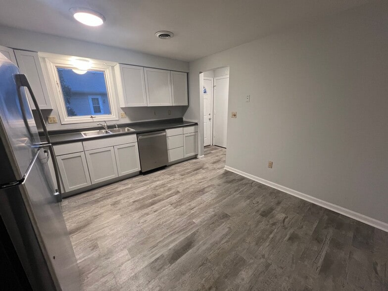 Building Photo - 5621 Bluebird Ct