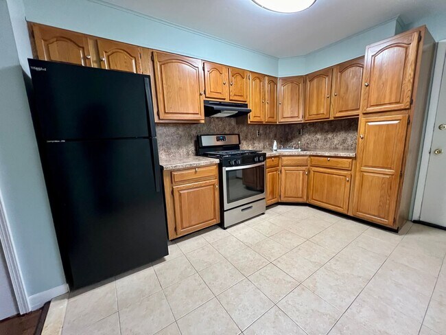 Building Photo - Stunning 3-Bedroom Townhome in Powelton Village! Available mid-August!