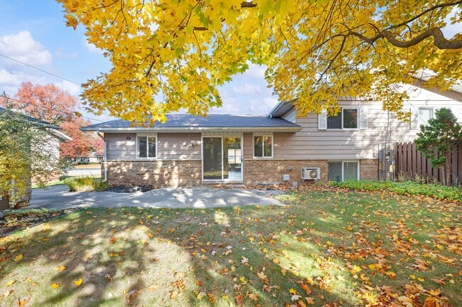 Building Photo - 1332 W Glenlord Rd