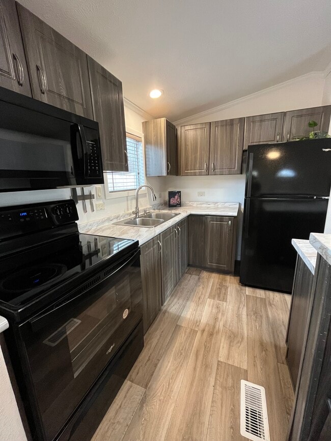 Building Photo - 4313-4312 Condesa Dr NW