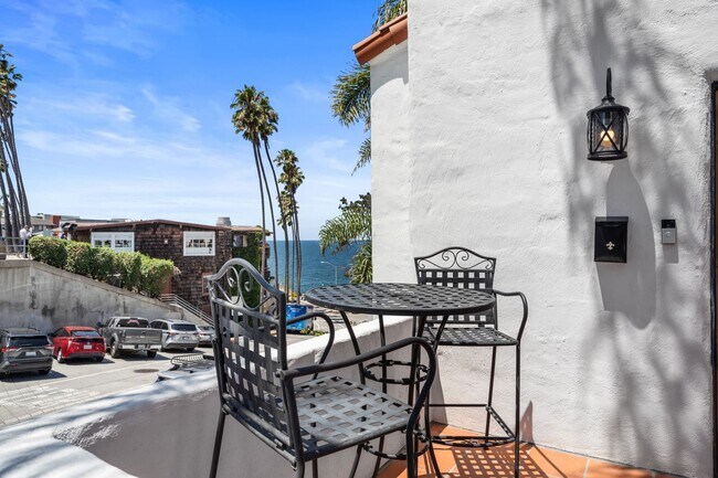 Building Photo - Charming 2 Bed 1 bath "fully furnished monthly rental" in La Jolla Village.