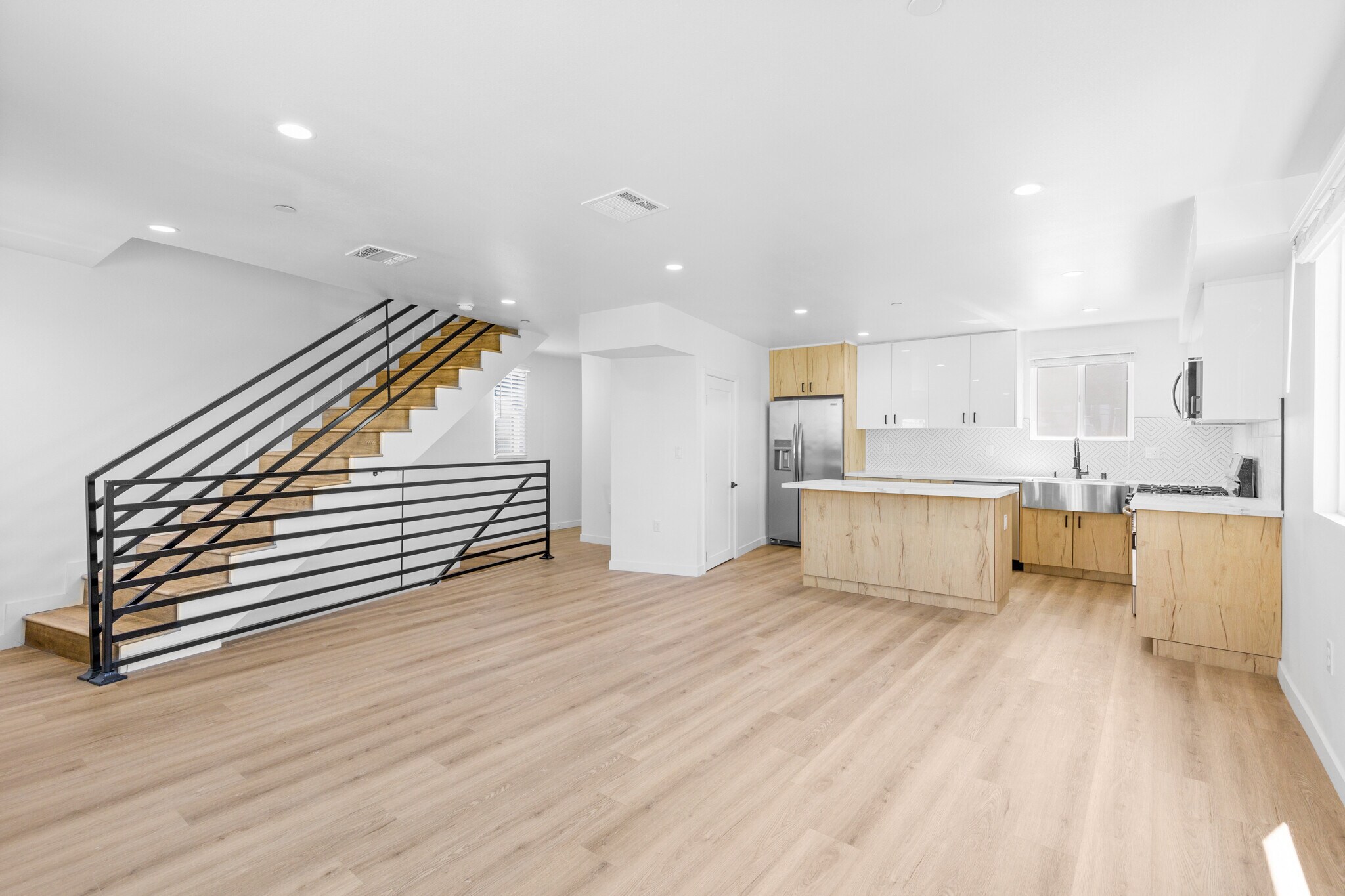 Building Photo - 1416 S Orange Dr