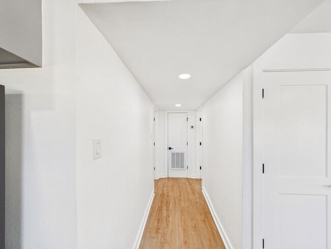 Building Photo - 607 Foch St