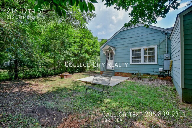 Primary Photo - 216 17th St