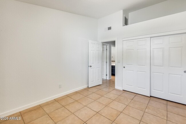 Building Photo - 2545 E Granite View Dr