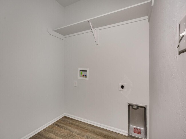 Building Photo - 10044 SW 40th St