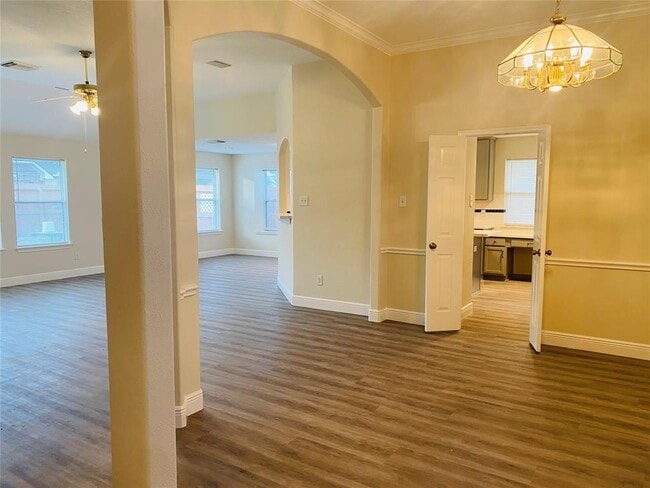 Building Photo - 12118 Green Trails Dr