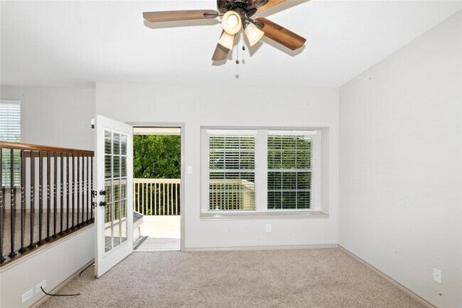 Building Photo - 3905 Vista Mar Dr