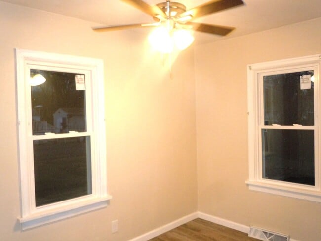 Building Photo - Two Bedroom Home with Utility Room off Kitchen and a Garage!!