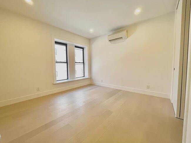 Building Photo - 704 Eighth Avenue