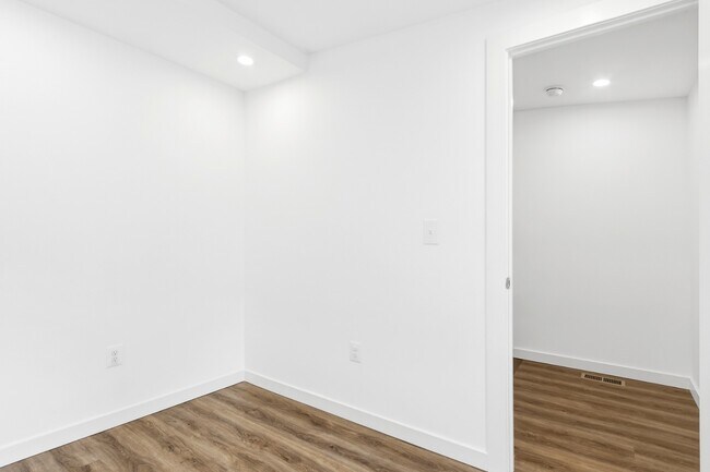 Building Photo - 2148 N Franklin St