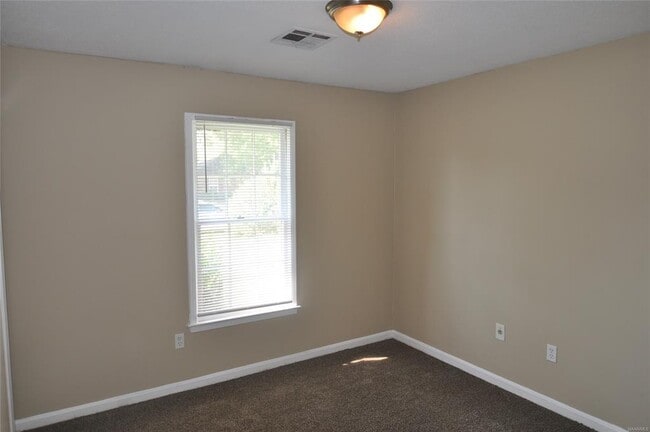 Building Photo - 2737 S Wallace Dr