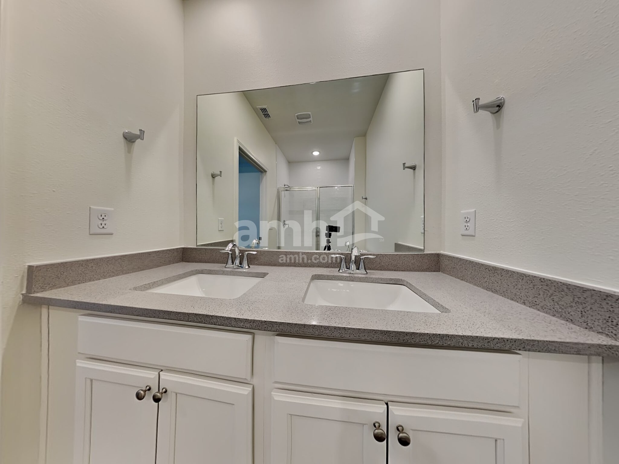 Building Photo - 558 Onate Cir