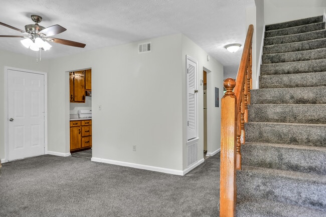 Building Photo - 5795 Sheldon Ct