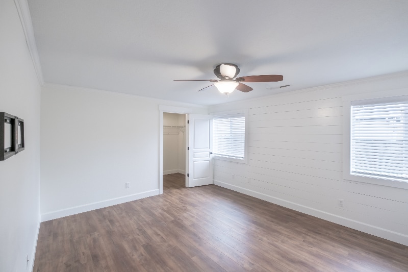 Building Photo - 918 NE Oakmont Loop