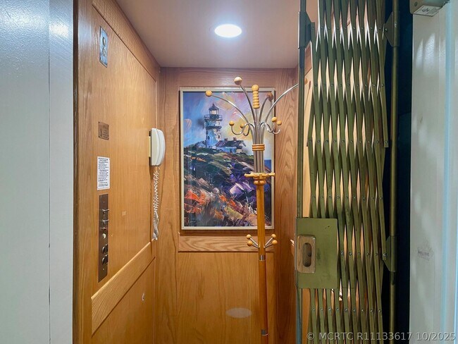 Building Photo - 9709 Shadybrook Dr