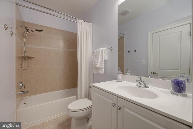 Building Photo - 712 Bracey Ln