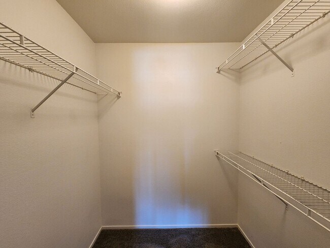 Building Photo - Beautiful townhouse in Silverado Ranch