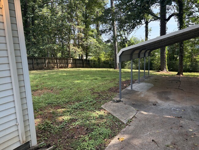 Building Photo - 409 Cloverleaf Dr