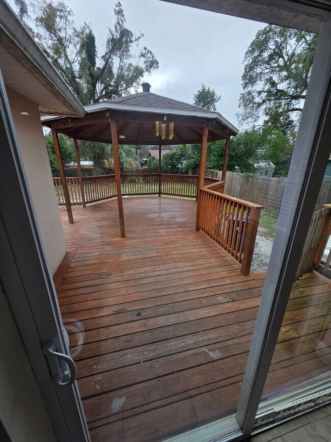 Building Photo - Beautiful Home near Busch Gardens!