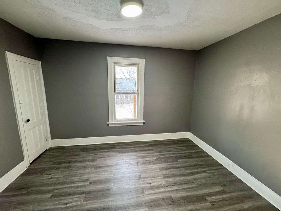 Building Photo - 114 S Carbon St