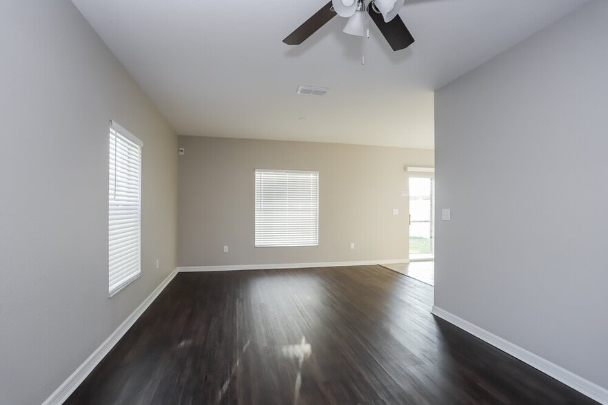 Building Photo - 1049 Seminole Sky Dr