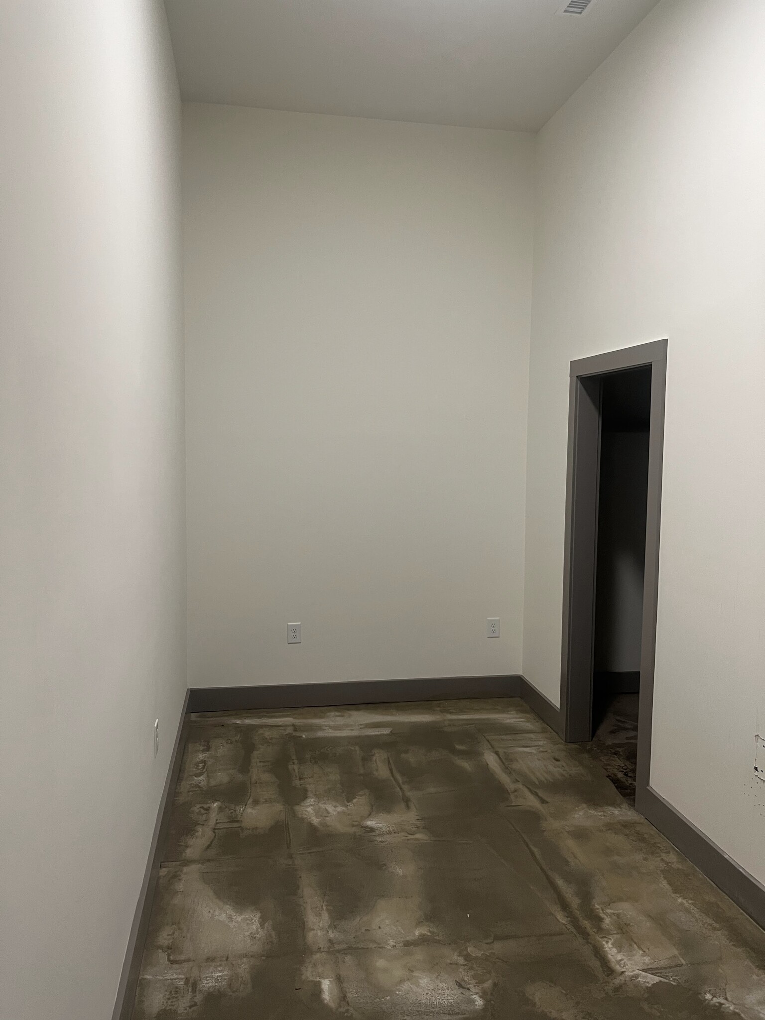 Building Photo - 118 S Pearl St