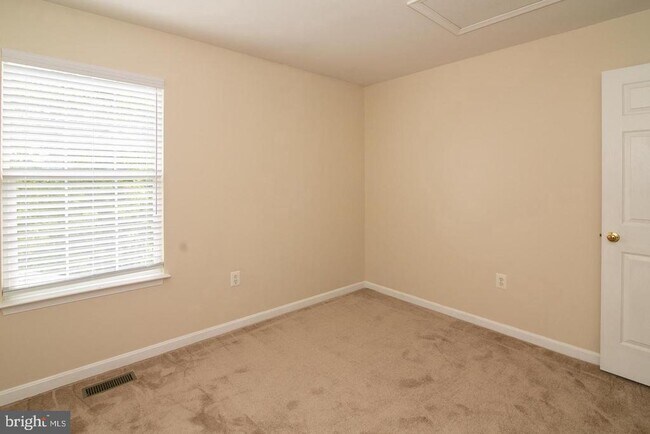 Building Photo - 3018 Desert Palm Ct