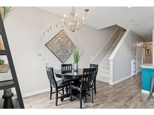 Building Photo - 640 Main St N