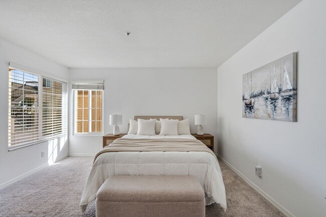 Building Photo - Remodeled 2 bed/2bath in Imperial Beach