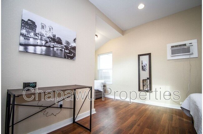 Building Photo - 123 Douglas Way St