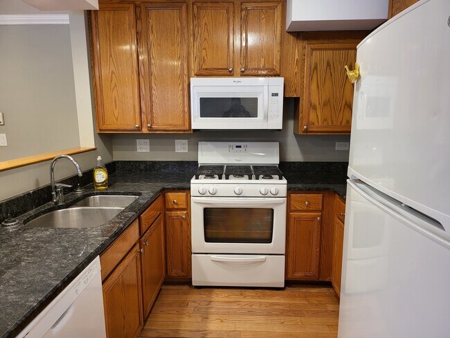 Building Photo - 2403 W Flournoy St