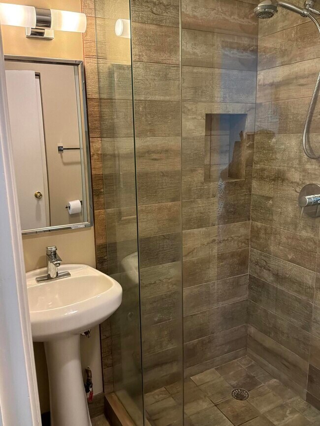 Building Photo - 1121 Cactus Terrace