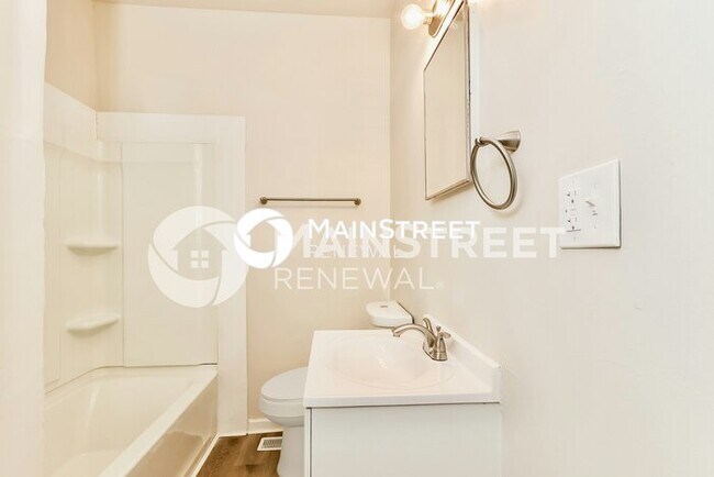 Building Photo - 4 Bedroom Pet-Friendly Home in Louisville, KY with Main Street Renewal