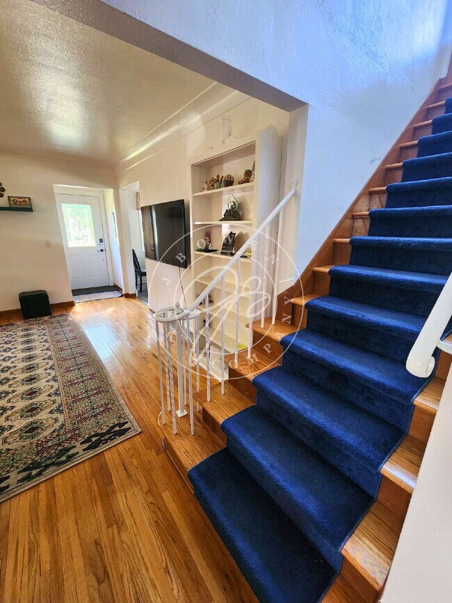 Building Photo - 3 bed 3 bath home for rent near University of Toledo!